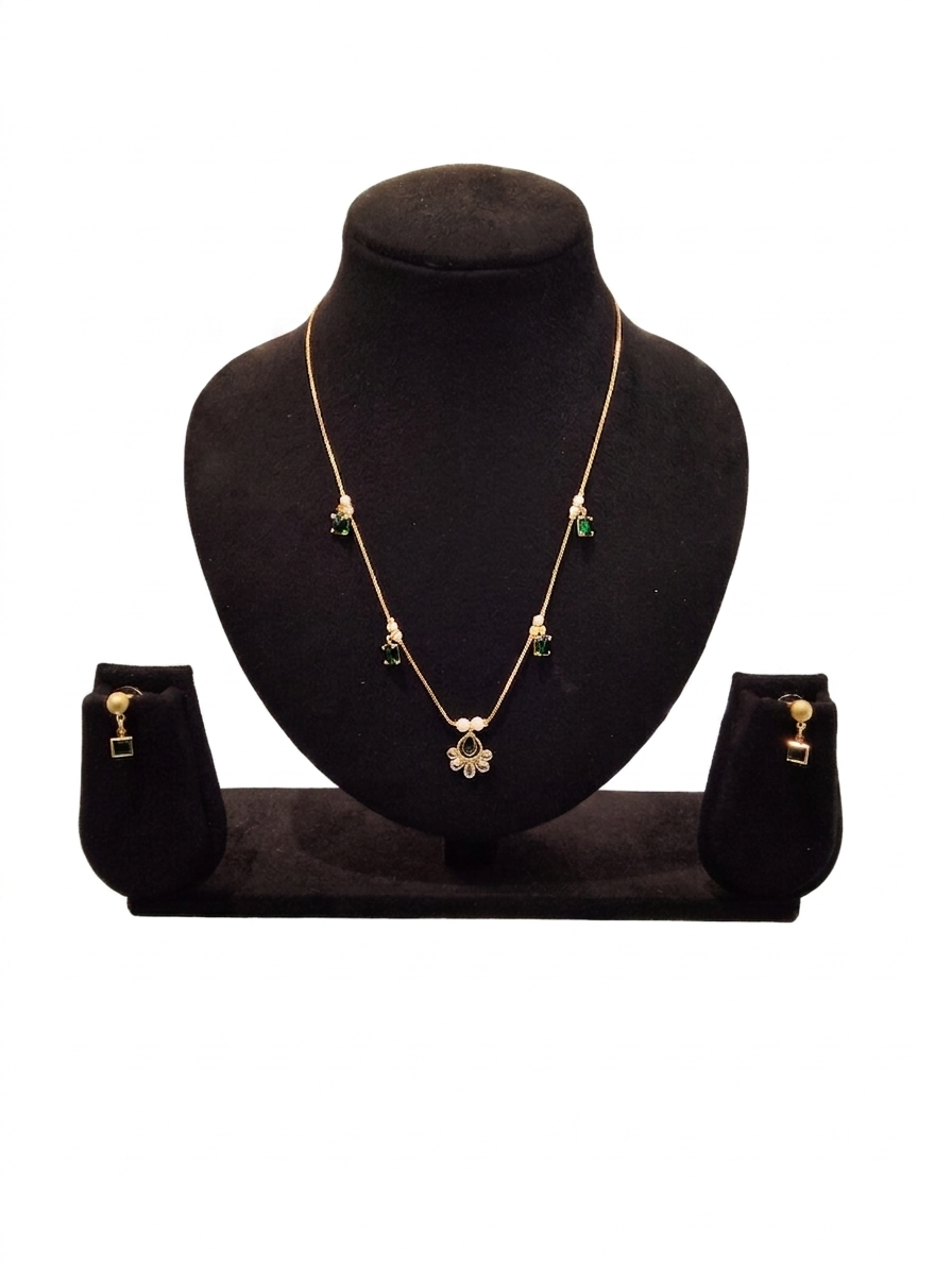 Emerald Green & Pearl Polki Fan Pendant Necklace Set